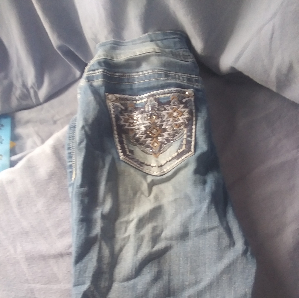 Wallflower Embellished Capri Jeans